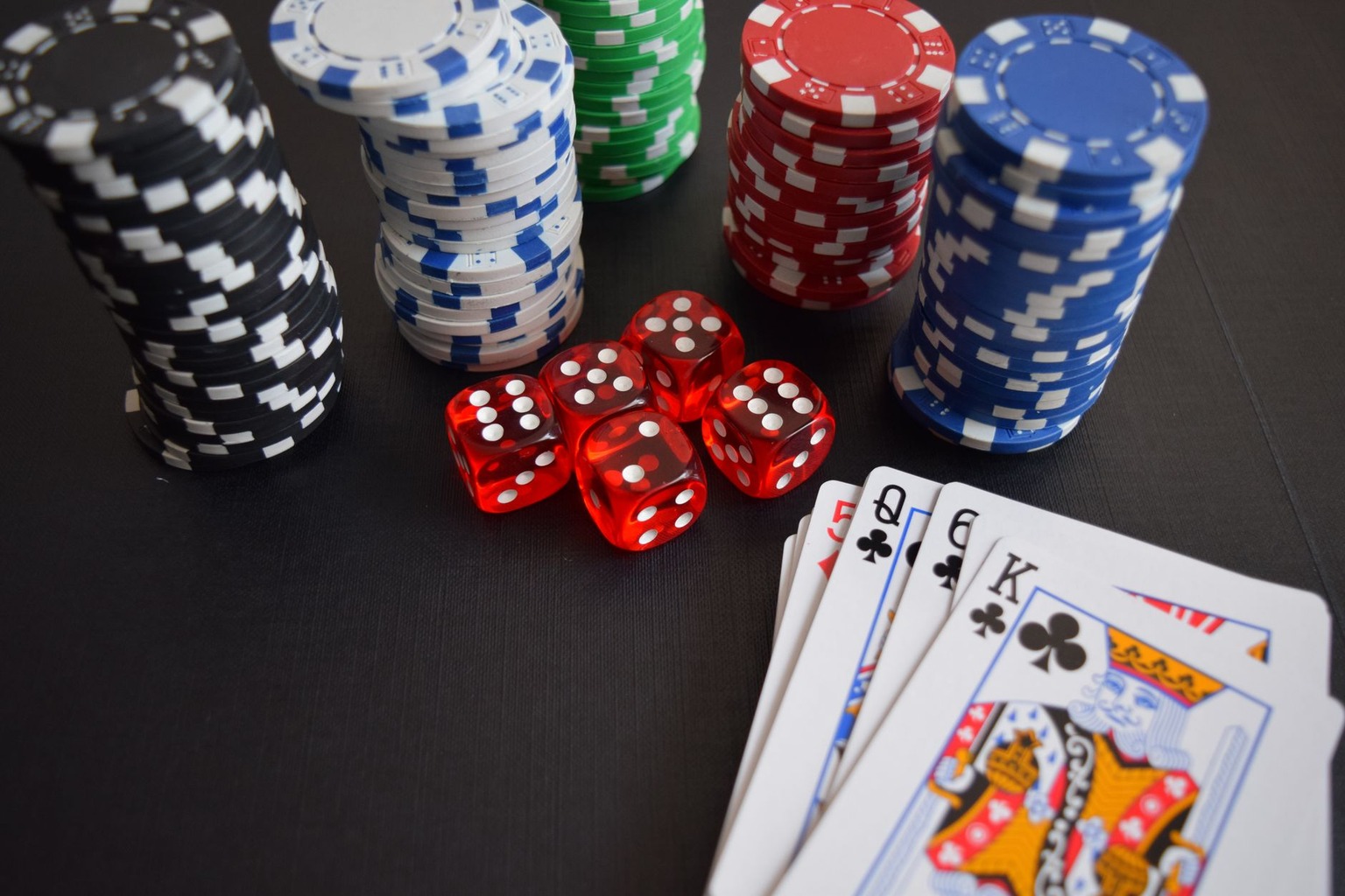 Melhores jogos clássicos de casino para ganhar em 2026 — A influência dos bónus na escolha dos jogos clássicos